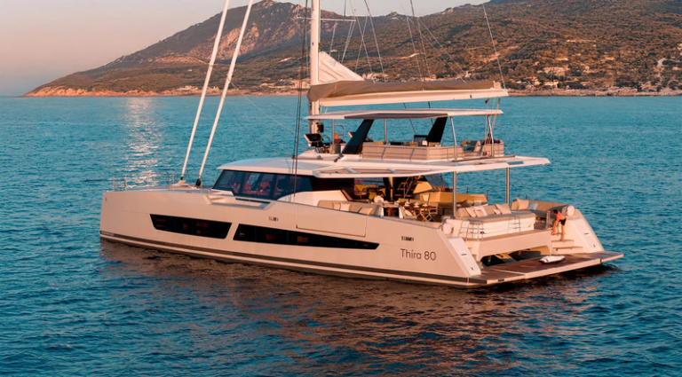 yacht navigation cotiere fountaine pajot